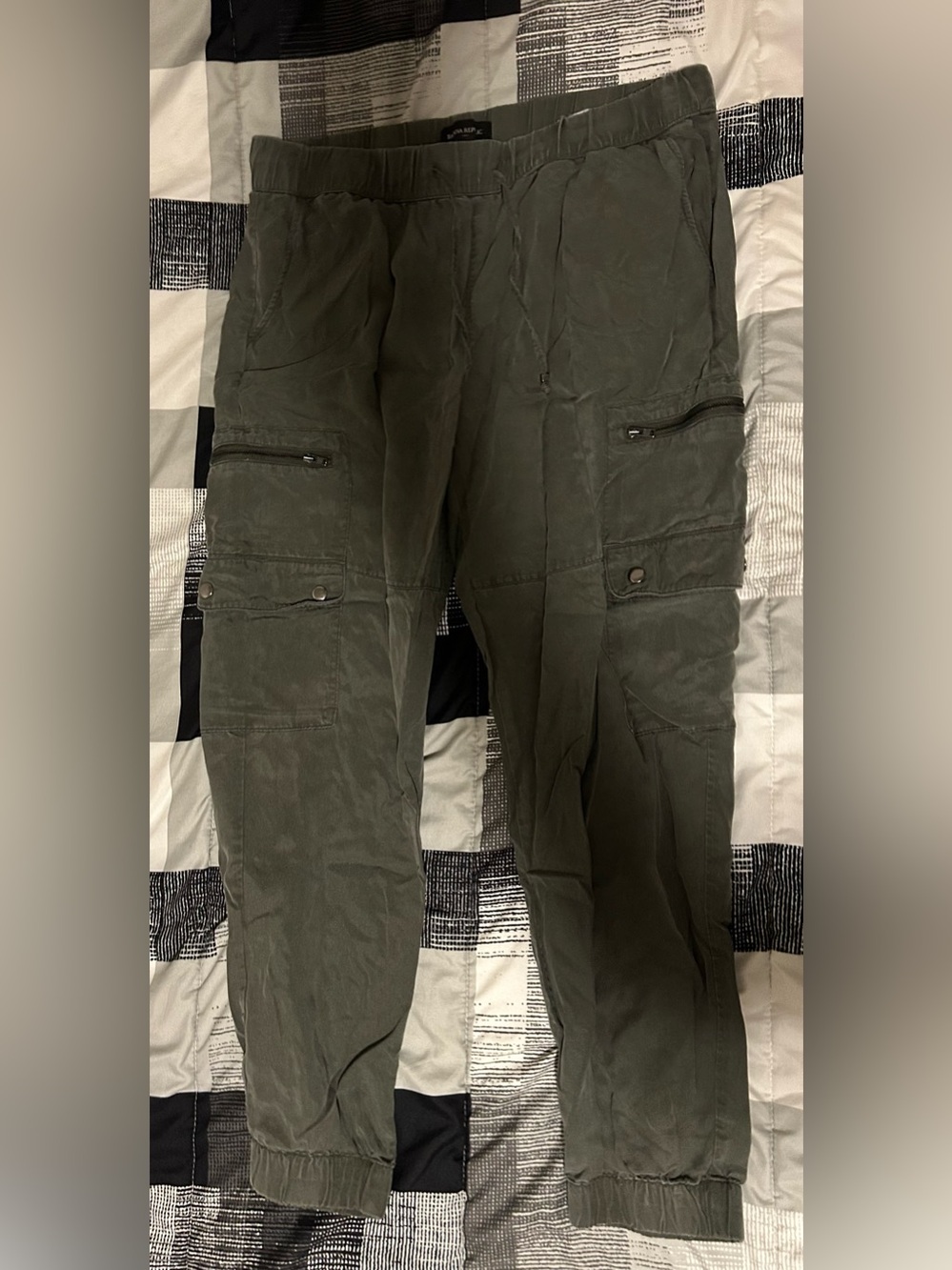 Banana Republic Jogger Pants in Olive 🫒